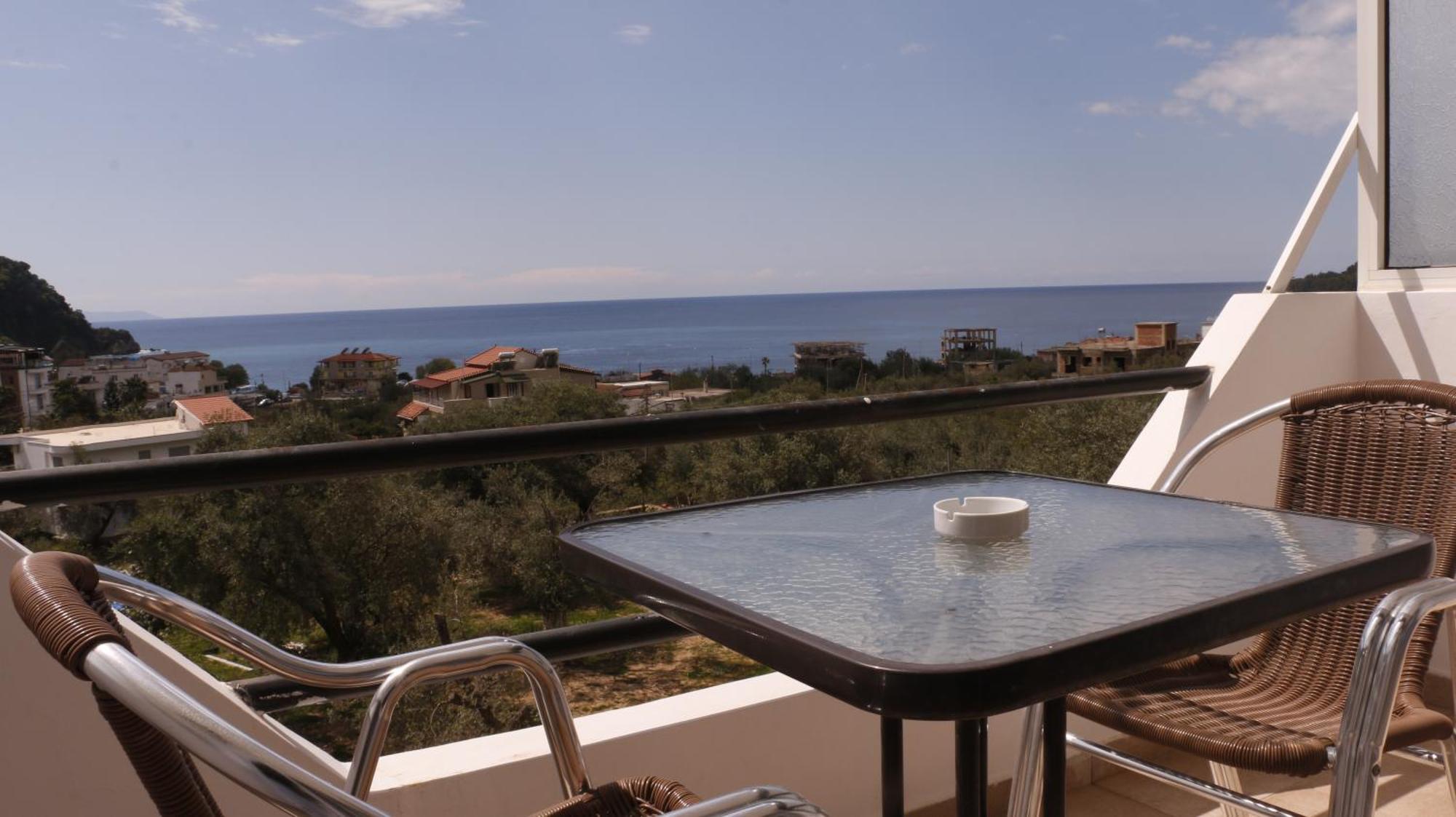 Velco Bb Himara Bed & Breakfast Exterior photo