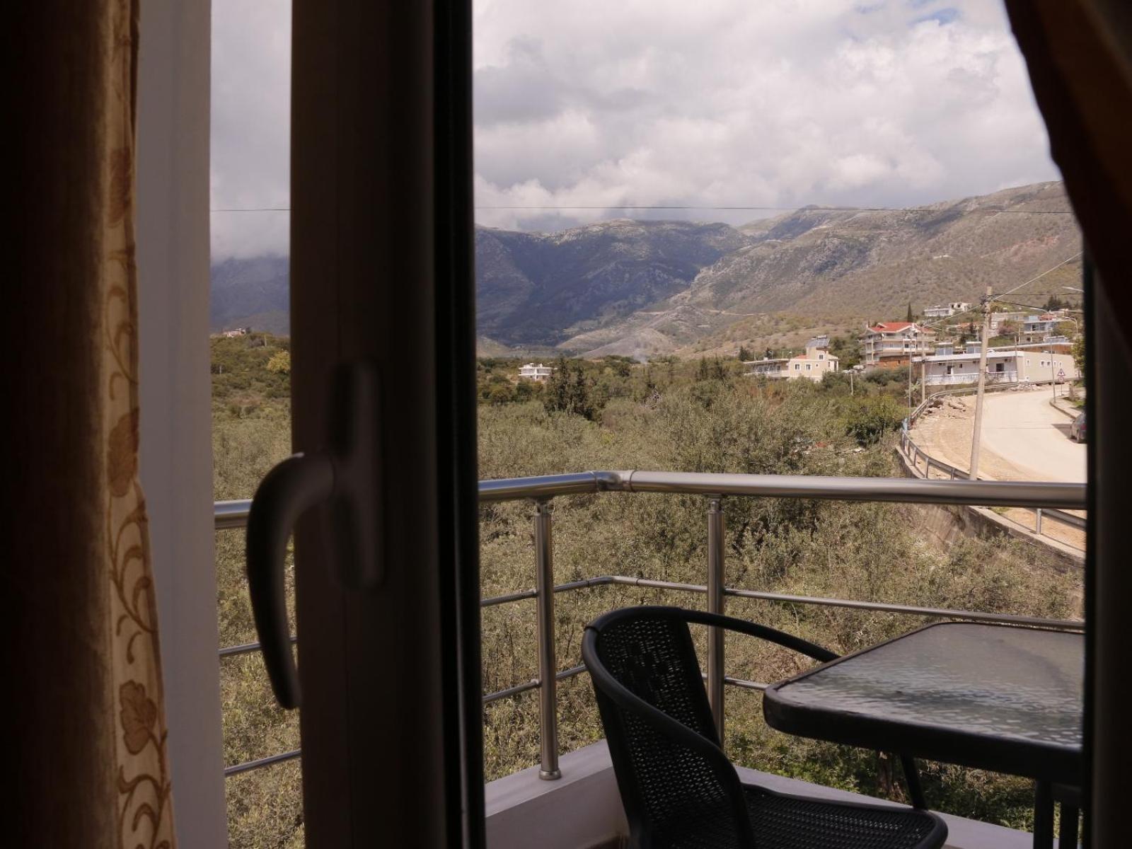 Velco Bb Himara Bed & Breakfast Exterior photo